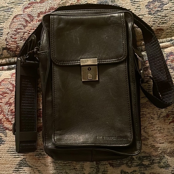 The Sharper Image multi compartment black bag. - Picture 1 of 6